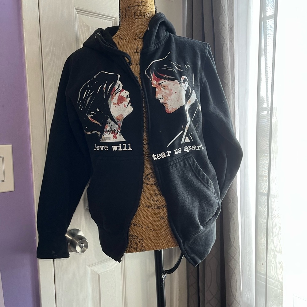 My chemical romance sweater/hoodie. *broken zipper*